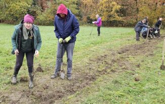 Beate und Michael (beide AGU) übernahmen einen weiteren Abschnitt