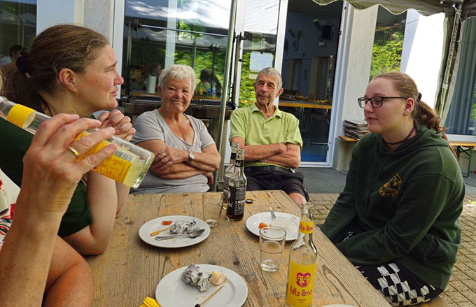 Im Garten des Gemeindehauses- Foto© Privat (AGU)